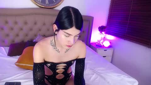 Snapshot of auroraricci chatting on 10.03.25 Aurora Ricci online show from 10.03.25