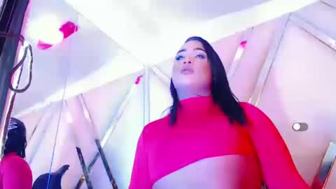 Snapshot of aurorarossx chatting on 10.18.25 Aurora online show from 10.18.25