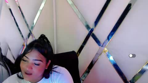 Snapshot of aurorarossx chatting on 10.20.25 Aurora online show from 10.20.25
