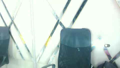 Snapshot of aurorarossx chatting on 11.19.25 Aurora online show from 11.19.25