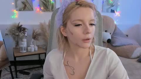 aurorawrenfield online show from 02.26.26