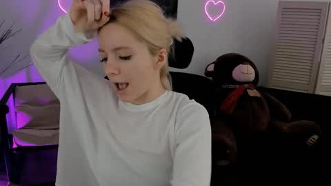 aurorawrenfield online show from 03.12.26