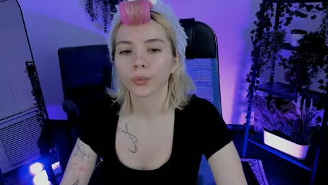 aurorawrenfield online show from 04.07.26