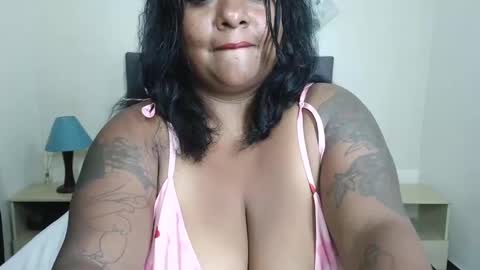 Snapshot of auroraxbbw chatting on 09.18.25 Aurora online show from 09.18.25