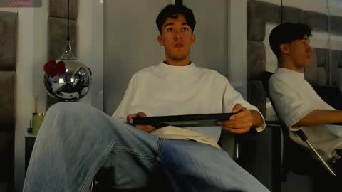 Snapshot of austinreeds chatting on 03.23.26 austinreeds online show from 03.23.26