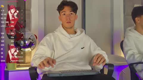 Snapshot of austinreeds chatting on 03.26.26 austinreeds online show from 03.26.26