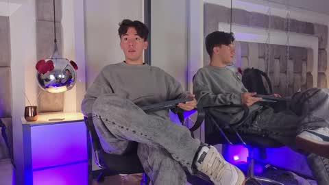 Snapshot of austinreeds chatting on 04.01.26 austinreeds online show from 04.01.26