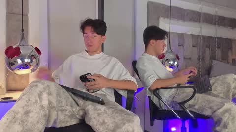 Snapshot of austinreeds chatting on 04.04.26 austinreeds online show from 04.04.26