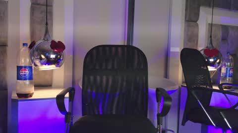 Snapshot of austinreeds chatting on 04.13.26 austinreeds online show from 04.13.26