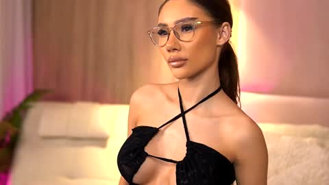 Snapshot of ava_heath chatting on 01.07.25 Ava online show from 01.07.25