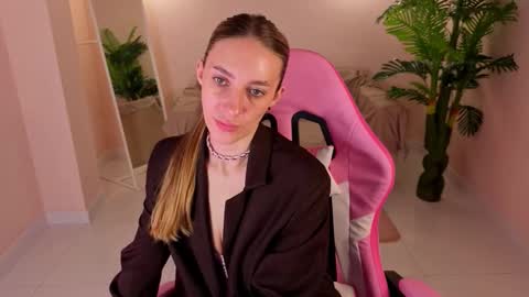 Snapshot of ava_ridge chatting on 01.08.26 Ava online show from 01.08.26