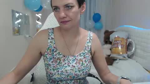 Snapshot of avasaturnian chatting on 09.21.25 avasaturnian online show from 09.21.25