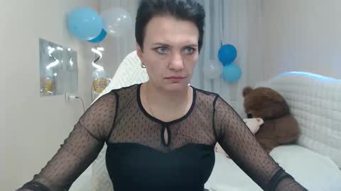 Snapshot of avasaturnian chatting on 09.23.25 avasaturnian online show from 09.23.25