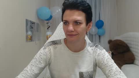 Snapshot of avasaturnian chatting on 09.24.25 avasaturnian online show from 09.24.25