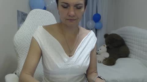 Snapshot of avasaturnian chatting on 09.26.25 avasaturnian online show from 09.26.25
