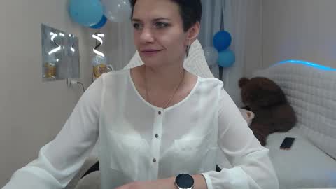 Snapshot of avasaturnian chatting on 09.28.25 avasaturnian online show from 09.28.25