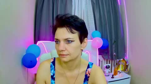 Snapshot of avasaturnian chatting on 10.04.25 avasaturnian online show from 10.04.25