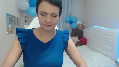 Snapshot of avasaturnian chatting on 10.07.25 avasaturnian online show from 10.07.25