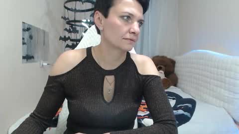 Snapshot of avasaturnian chatting on 10.10.25 avasaturnian online show from 10.10.25