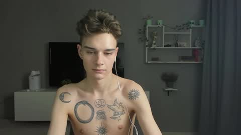 Snapshot of avegothy chatting on 01.27.25 gothy 3 online show from 01.27.25