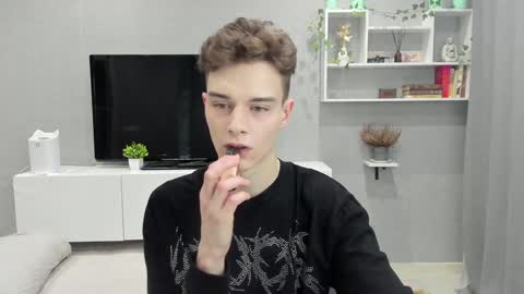 Snapshot of avegothy chatting on 01.30.25 gothy 3 online show from 01.30.25