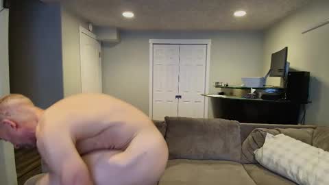 Snapshot of averageandsum chatting on 12.04.25 averageandsum online show from 12.04.25