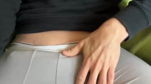 Snapshot of averageddaniel chatting on 11.05.25 averageddaniel online show from 11.05.25