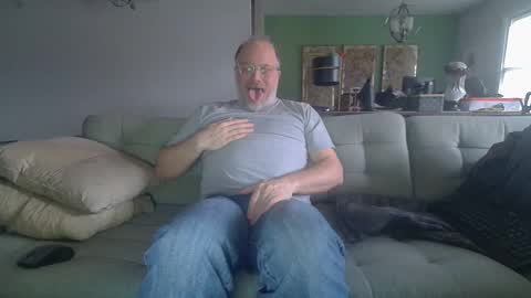 Snapshot of averagegreg chatting on 02.26.26 Greg online show from 02.26.26