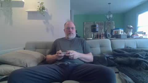 Snapshot of averagegreg chatting on 04.03.26 Greg online show from 04.03.26