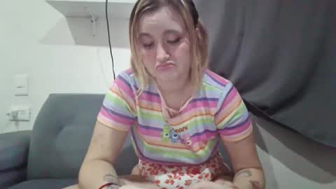 Snapshot of avery_doll21 chatting on 06.09.26 Avery Doll online show from 06.09.26