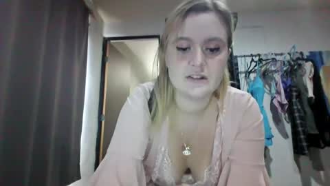 Snapshot of avery_doll21 chatting on 06.28.26 Avery Doll online show from 06.28.26