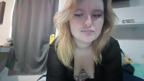 Snapshot of avery_doll21 chatting on 07.11.26 Avery Doll online show from 07.11.26