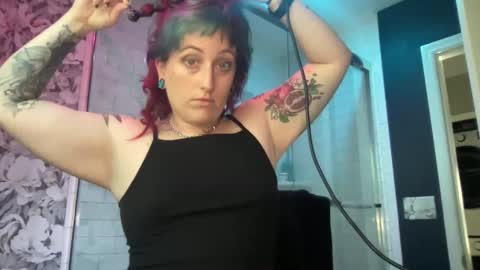 Snapshot of avery_madison chatting on 09.18.25 Avery Madison online show from 09.18.25