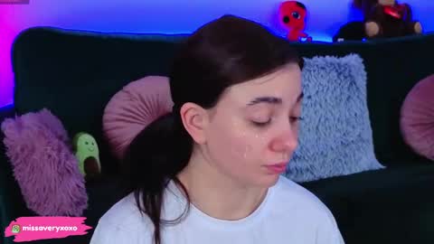 AveryWillow online show from 04.06.26