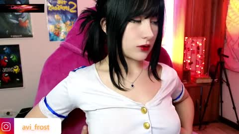 Snapshot of avi_frost chatting on 01.11.25 Saraaaa independent model 3 online show from 01.11.25