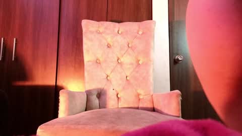 Snapshot of avi_frost chatting on 02.04.25 Saraaaa independent model 3 online show from 02.04.25