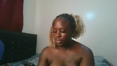 Snapshot of avian_babe1 chatting on 07.17.26 avian_babe1 online show from 07.17.26