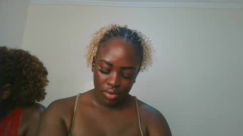 Snapshot of avian_babe1 chatting on 07.22.26 avian_babe1 online show from 07.22.26