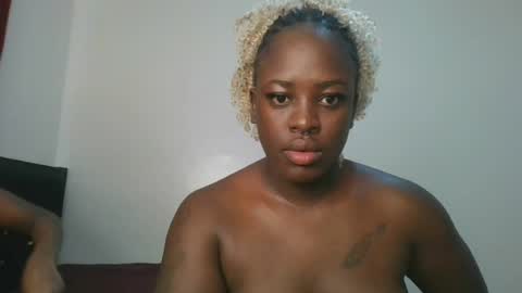 Snapshot of avian_babe1 chatting on 07.25.26 avian_babe1 online show from 07.25.26