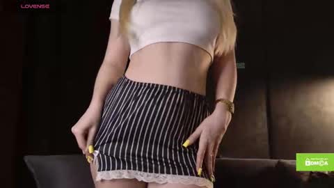 Snapshot of avr0ria chatting on 03.04.26 avr0ria online show from 03.04.26