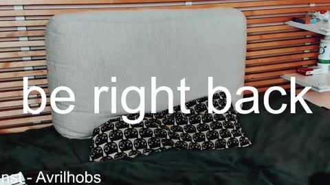 Avril online show from 02.26.25