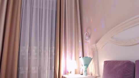 Avrora Inst online show from 03.11.25