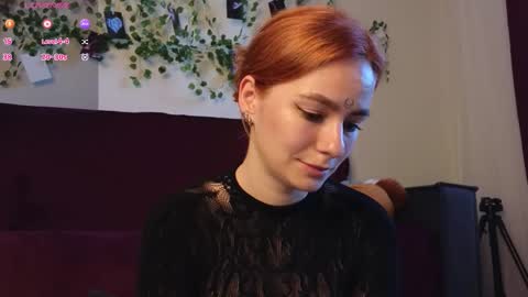 Snapshot of aww_burn chatting on 10.01.25 Tris online show from 10.01.25