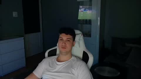 Snapshot of ax3l1k chatting on 03.08.25 Artur online show from 03.08.25