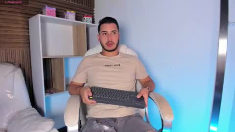axel_grey_ online show from 10.04.25