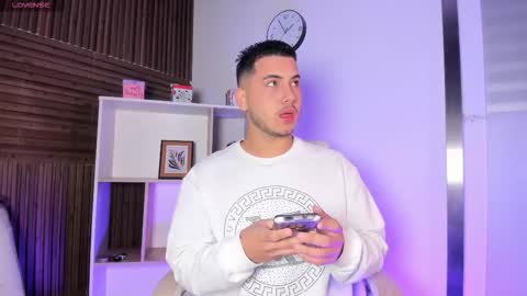 axel_grey_ online show from 11.15.25