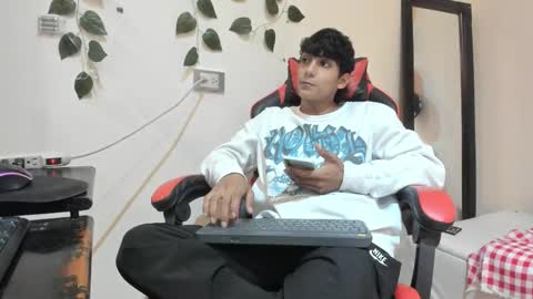 Snapshot of axel_rosse2 chatting on 11.01.25 axel_rosse2 online show from 11.01.25