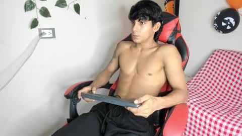 Snapshot of axel_rosse2 chatting on 11.07.25 axel_rosse2 online show from 11.07.25