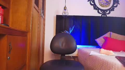 Snapshot of axel_stonn chatting on 09.29.25 online show from 09.29.25