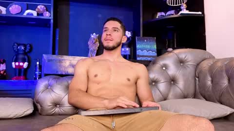 Axel  online show from 04.14.26